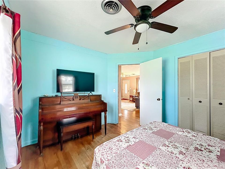 For Sale: $399,000 (5 beds, 4 baths, 2669 Square Feet)