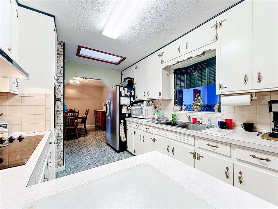 For Sale: $399,000 (5 beds, 4 baths, 2669 Square Feet)