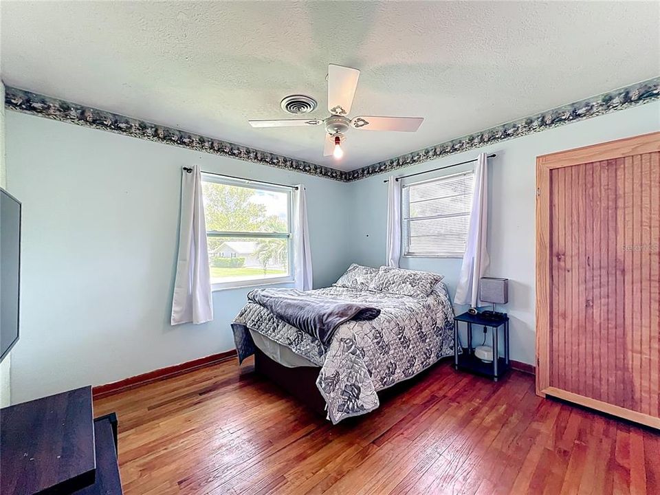 For Sale: $399,000 (5 beds, 4 baths, 2669 Square Feet)