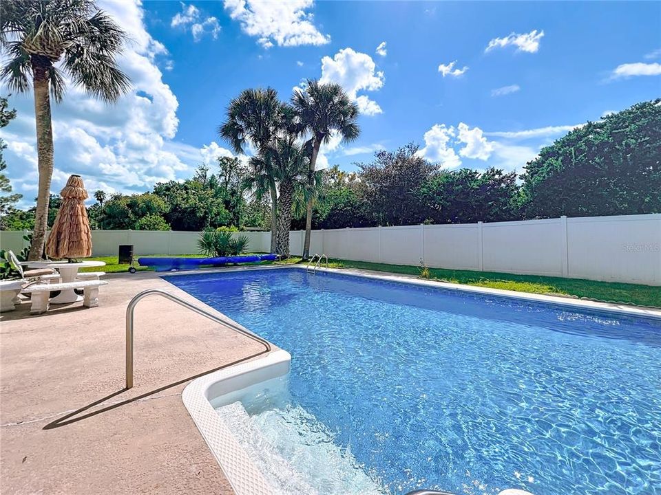 For Sale: $399,000 (5 beds, 4 baths, 2669 Square Feet)