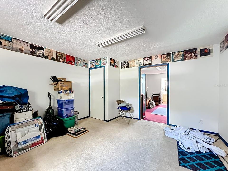 For Sale: $399,000 (5 beds, 4 baths, 2669 Square Feet)