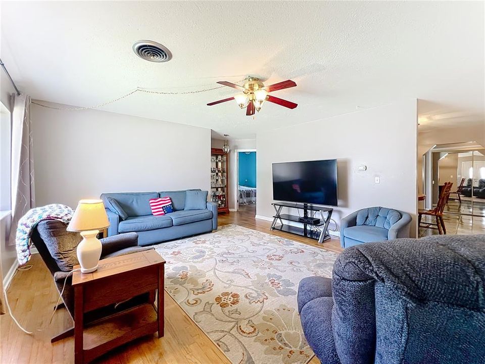 For Sale: $399,000 (5 beds, 4 baths, 2669 Square Feet)