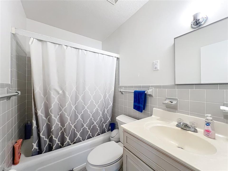 For Sale: $399,000 (5 beds, 4 baths, 2669 Square Feet)