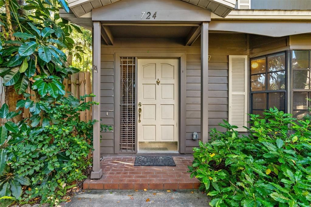 For Sale: $300,000 (2 beds, 2 baths, 1190 Square Feet)