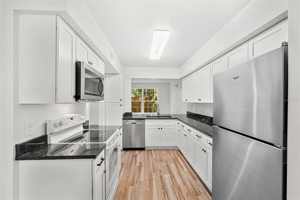 For Sale: $300,000 (2 beds, 2 baths, 1190 Square Feet)