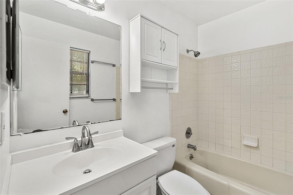 For Sale: $300,000 (2 beds, 2 baths, 1190 Square Feet)