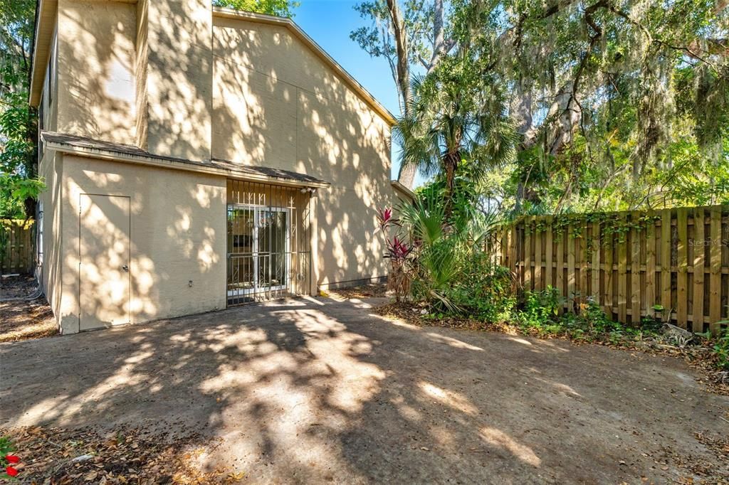 For Sale: $300,000 (2 beds, 2 baths, 1190 Square Feet)