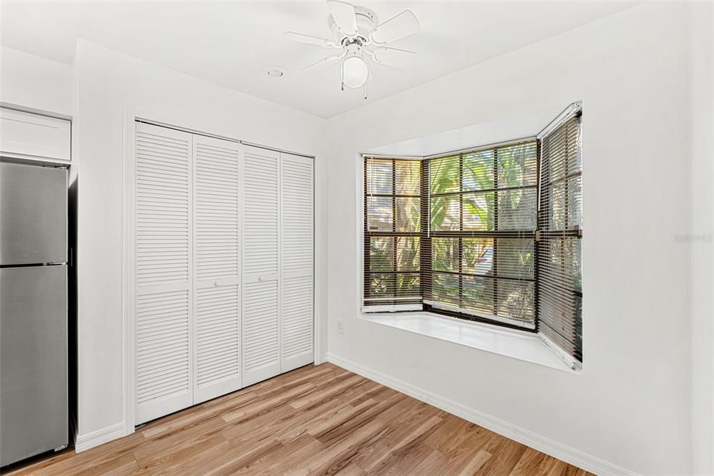 For Sale: $300,000 (2 beds, 2 baths, 1190 Square Feet)