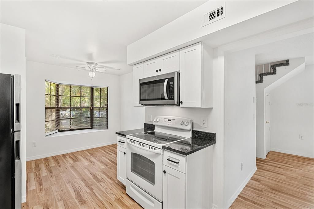 For Sale: $300,000 (2 beds, 2 baths, 1190 Square Feet)