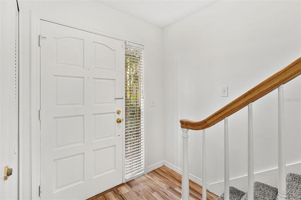 For Sale: $300,000 (2 beds, 2 baths, 1190 Square Feet)