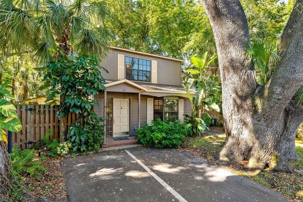 For Sale: $300,000 (2 beds, 2 baths, 1190 Square Feet)