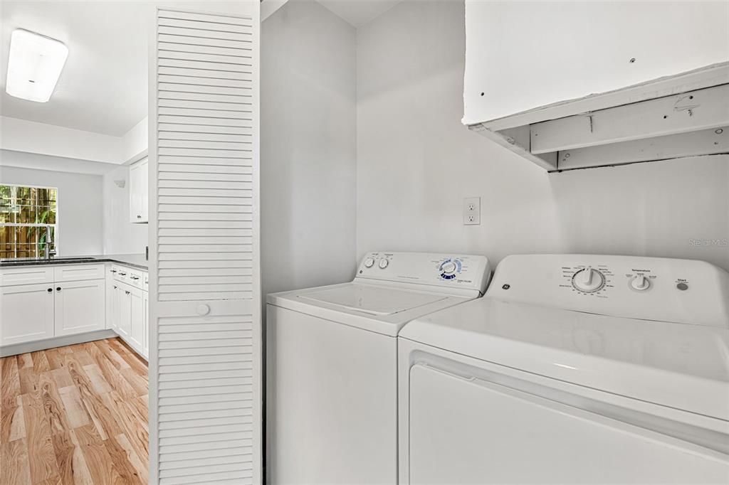 For Sale: $300,000 (2 beds, 2 baths, 1190 Square Feet)