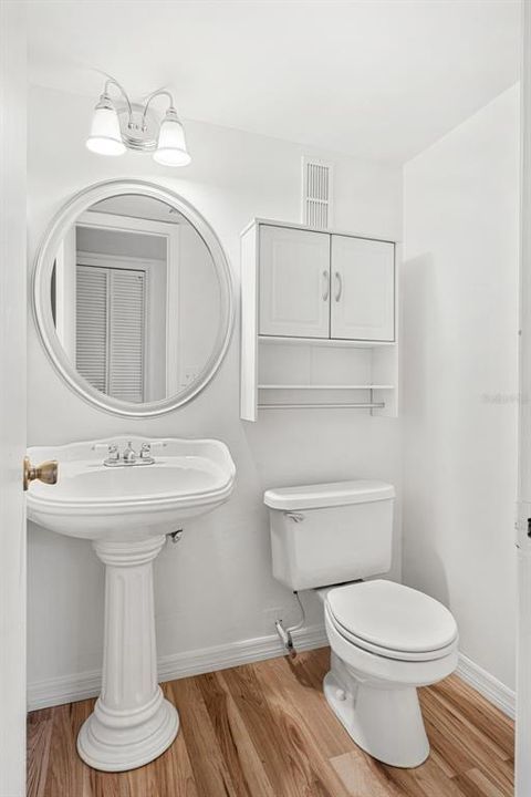 For Sale: $300,000 (2 beds, 2 baths, 1190 Square Feet)