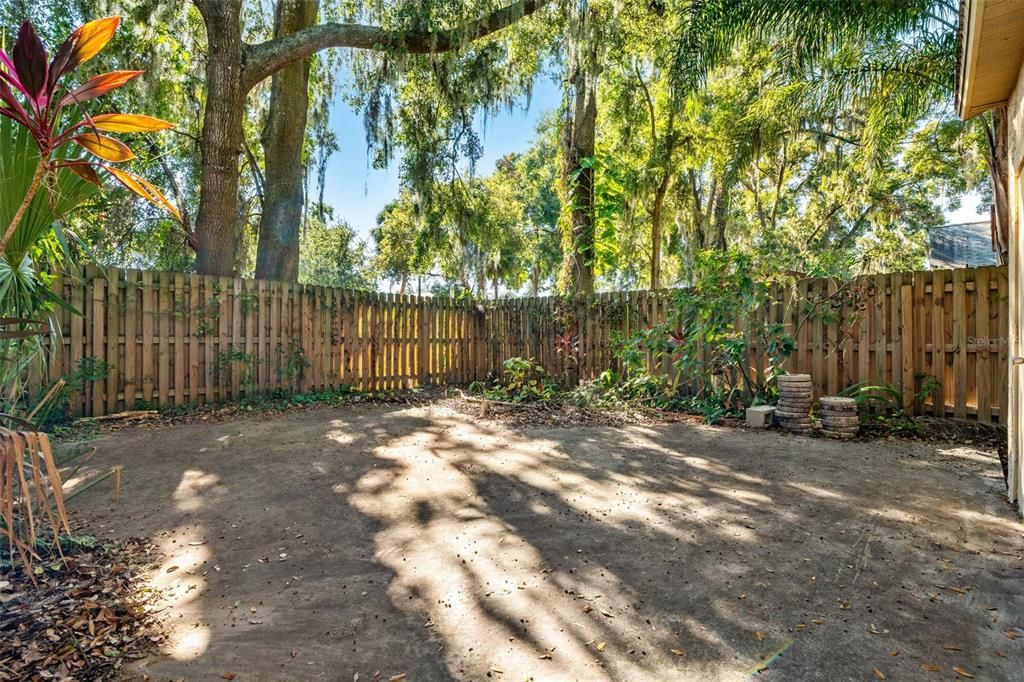 For Sale: $300,000 (2 beds, 2 baths, 1190 Square Feet)