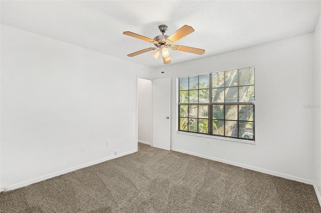 For Sale: $300,000 (2 beds, 2 baths, 1190 Square Feet)