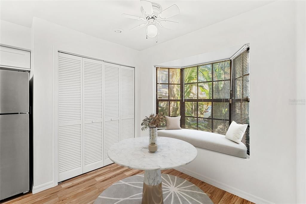 For Sale: $300,000 (2 beds, 2 baths, 1190 Square Feet)