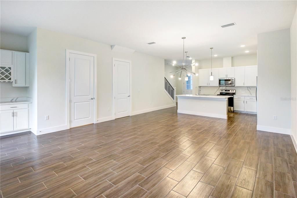 For Rent: $2,900 (3 beds, 2 baths, 1877 Square Feet)