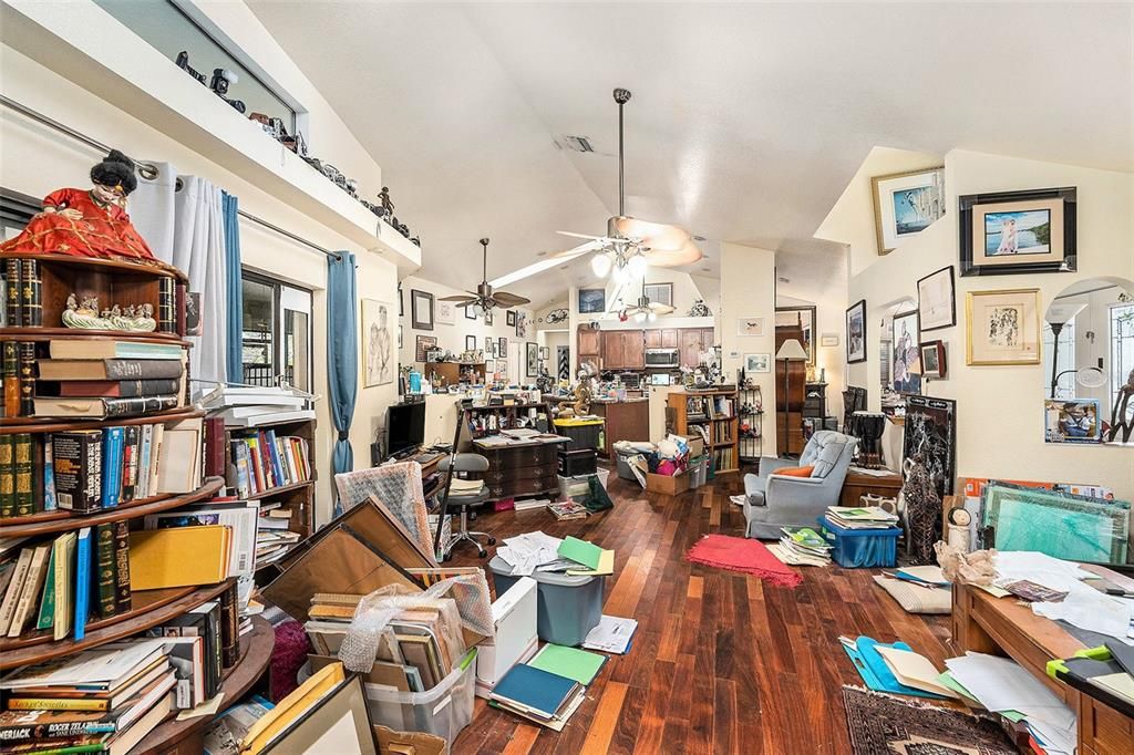 合同活跃: $725,000 (4 贝兹, 3 浴室, 2797 平方英尺)