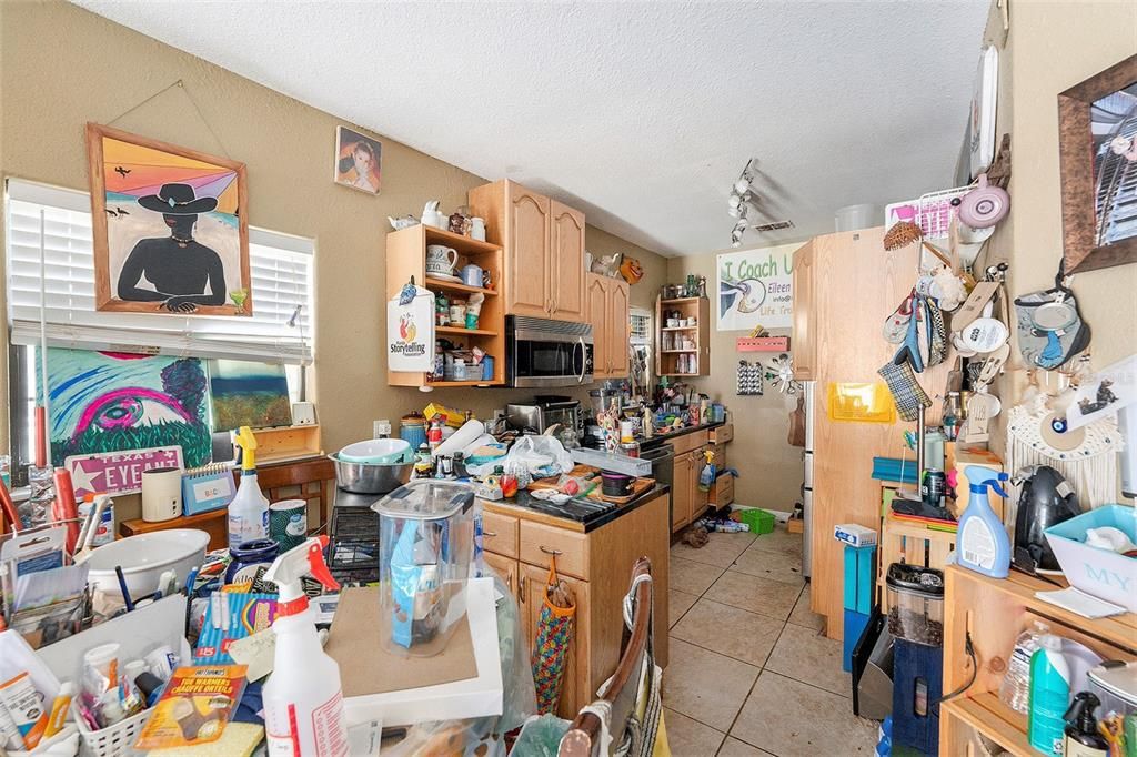 合同活跃: $725,000 (4 贝兹, 3 浴室, 2797 平方英尺)