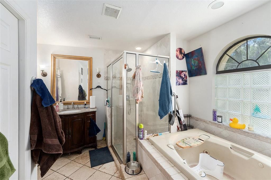 合同活跃: $725,000 (4 贝兹, 3 浴室, 2797 平方英尺)