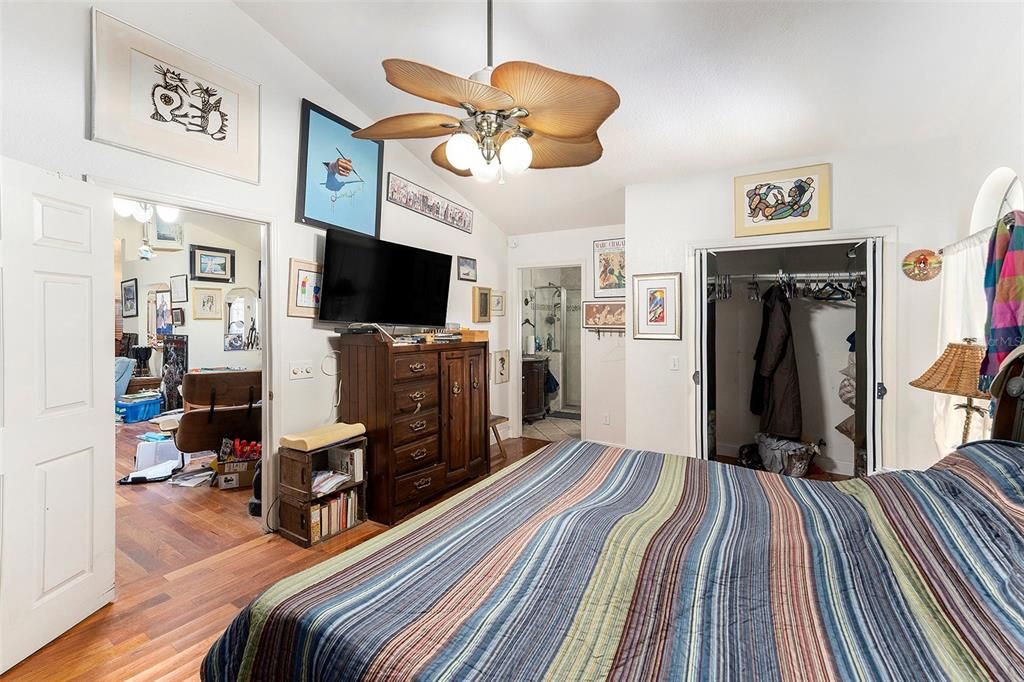 合同活跃: $725,000 (4 贝兹, 3 浴室, 2797 平方英尺)