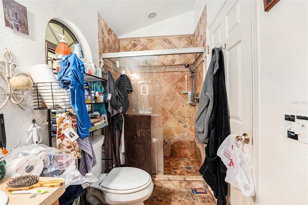 合同活跃: $725,000 (4 贝兹, 3 浴室, 2797 平方英尺)