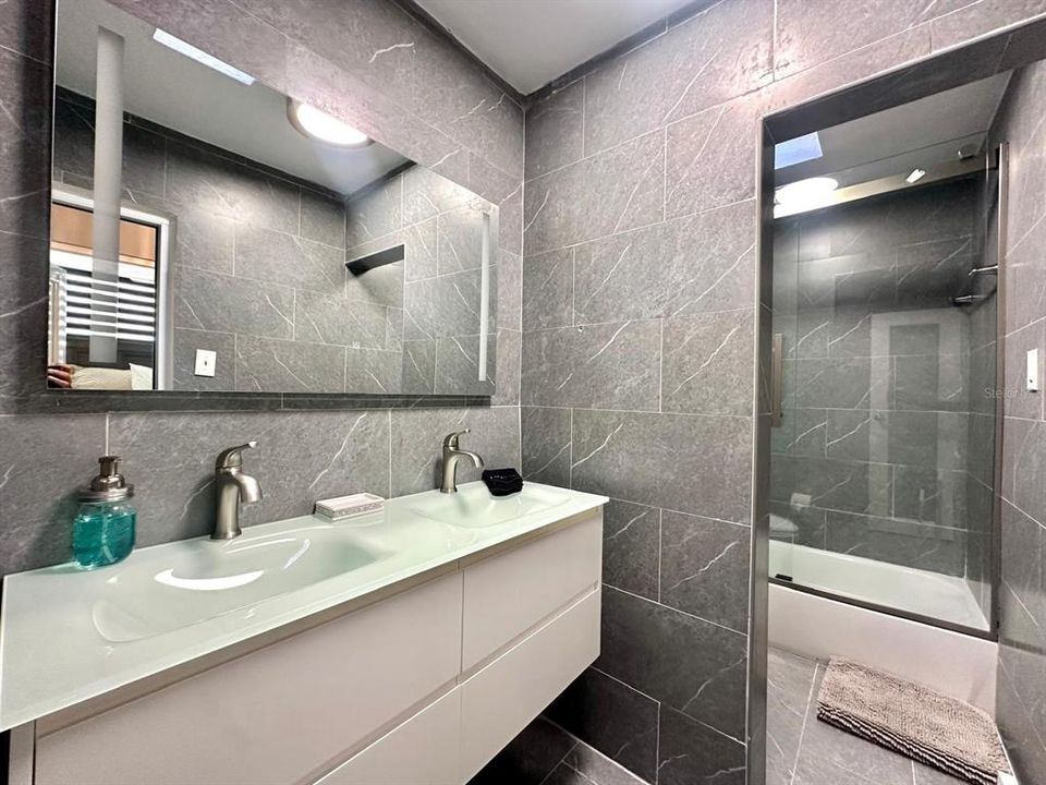 На продажу: $699,000 (6 спален, 4 ванн, 4800 Квадратных фут)