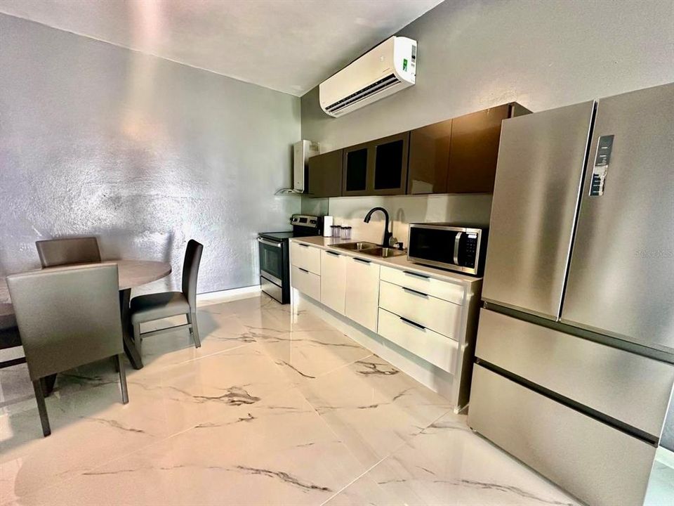 На продажу: $699,000 (6 спален, 4 ванн, 4800 Квадратных фут)