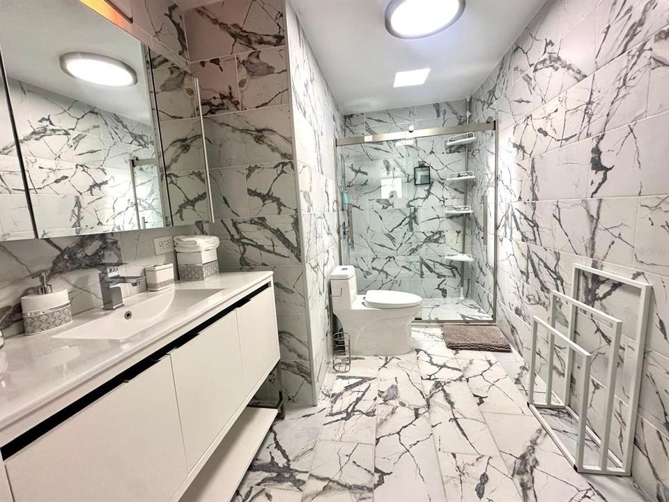 На продажу: $699,000 (6 спален, 4 ванн, 4800 Квадратных фут)