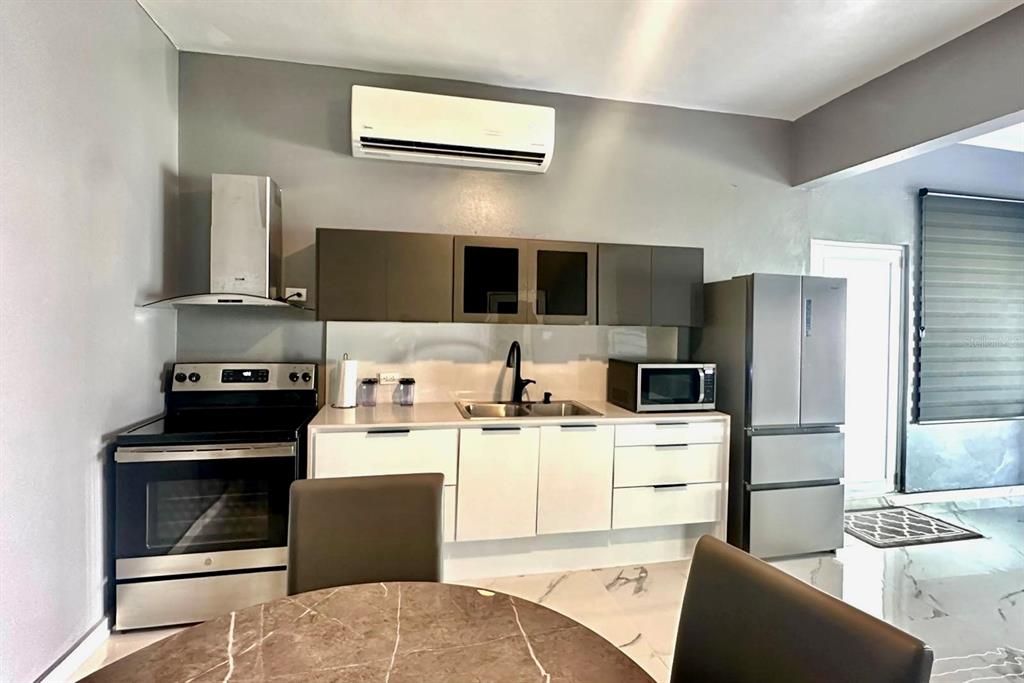 На продажу: $699,000 (6 спален, 4 ванн, 4800 Квадратных фут)