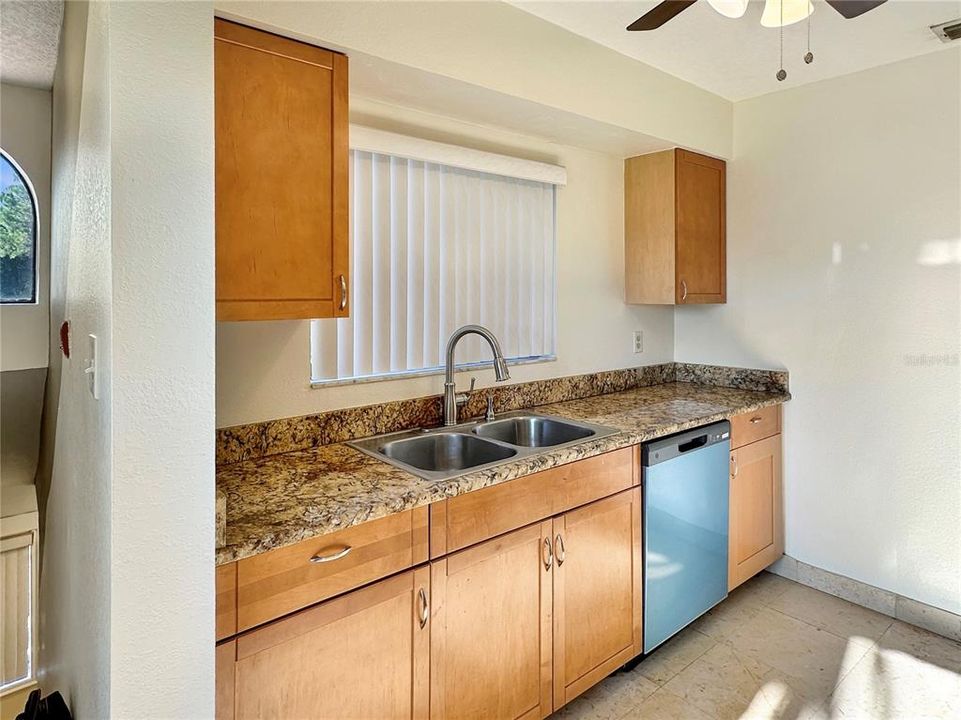 Activo con contrato: $205,500 (3 camas, 2 baños, 1180 Pies cuadrados)