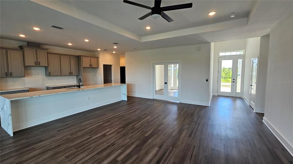 For Sale: $800,000 (4 beds, 3 baths, 2262 Square Feet)