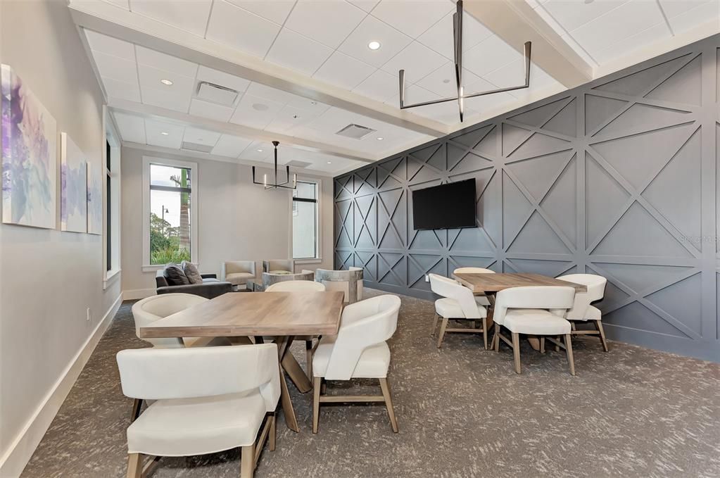 合同活跃: $850,000 (3 贝兹, 3 浴室, 2117 平方英尺)