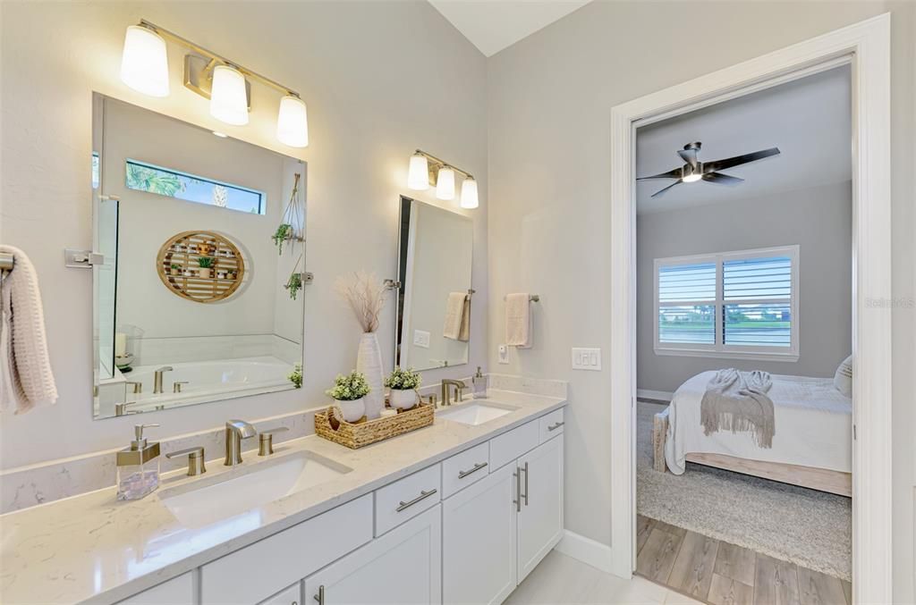 合同活跃: $850,000 (3 贝兹, 3 浴室, 2117 平方英尺)