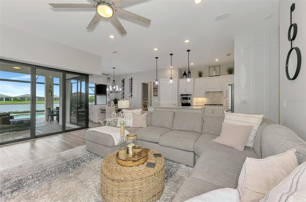 合同活跃: $850,000 (3 贝兹, 3 浴室, 2117 平方英尺)