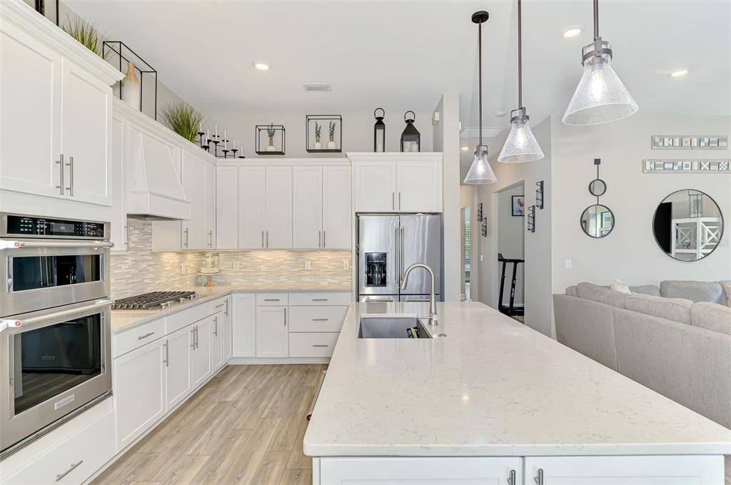 合同活跃: $850,000 (3 贝兹, 3 浴室, 2117 平方英尺)