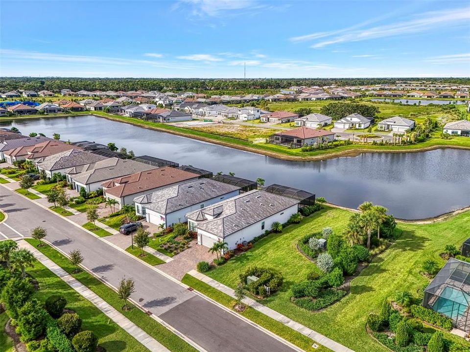 合同活跃: $850,000 (3 贝兹, 3 浴室, 2117 平方英尺)