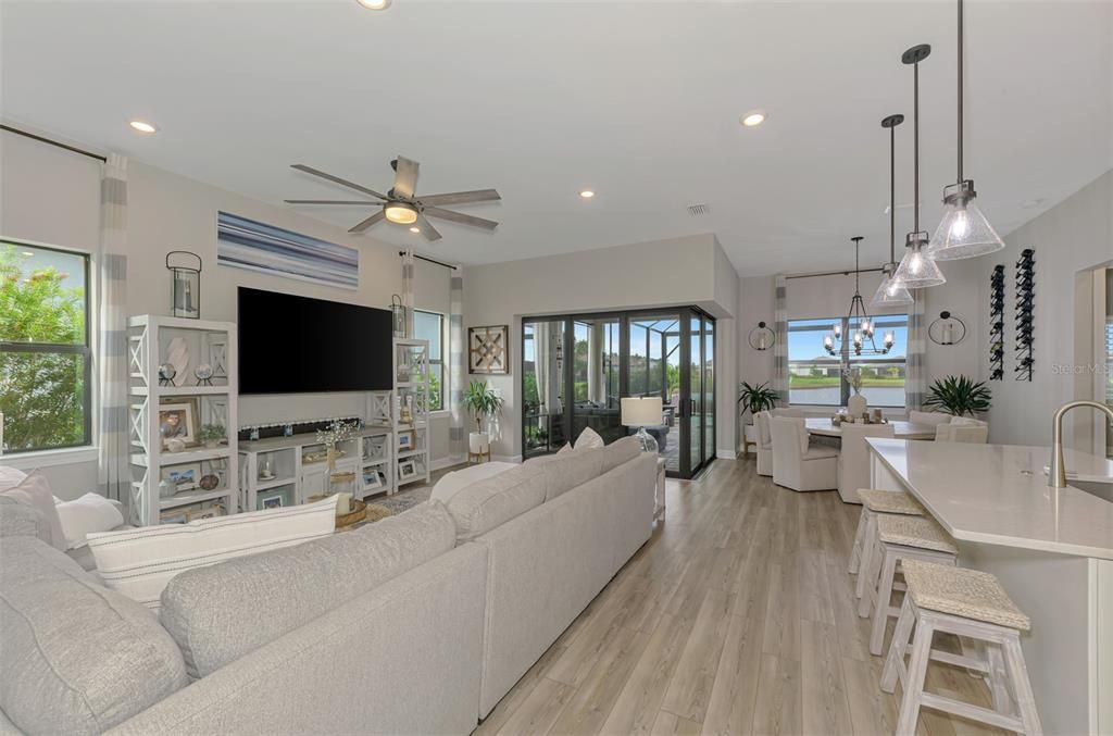 合同活跃: $850,000 (3 贝兹, 3 浴室, 2117 平方英尺)