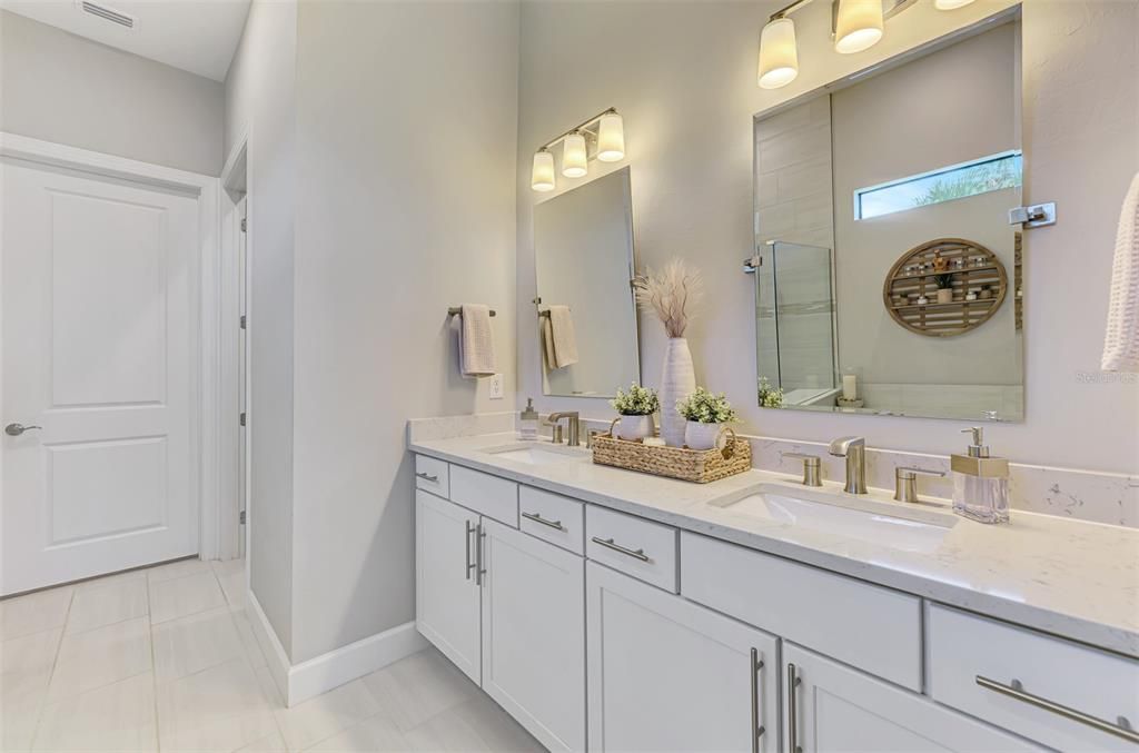 合同活跃: $850,000 (3 贝兹, 3 浴室, 2117 平方英尺)