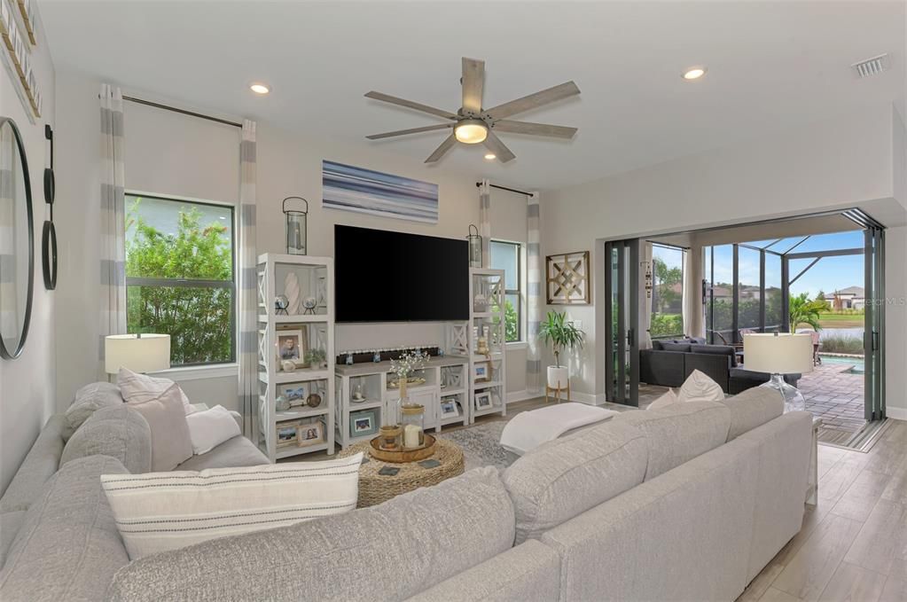 合同活跃: $850,000 (3 贝兹, 3 浴室, 2117 平方英尺)