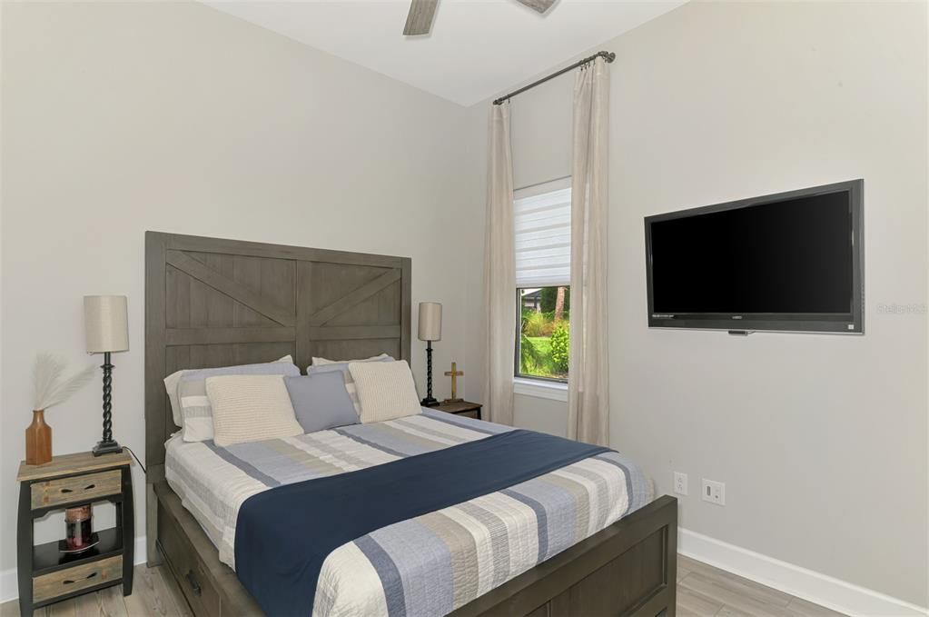 合同活跃: $850,000 (3 贝兹, 3 浴室, 2117 平方英尺)