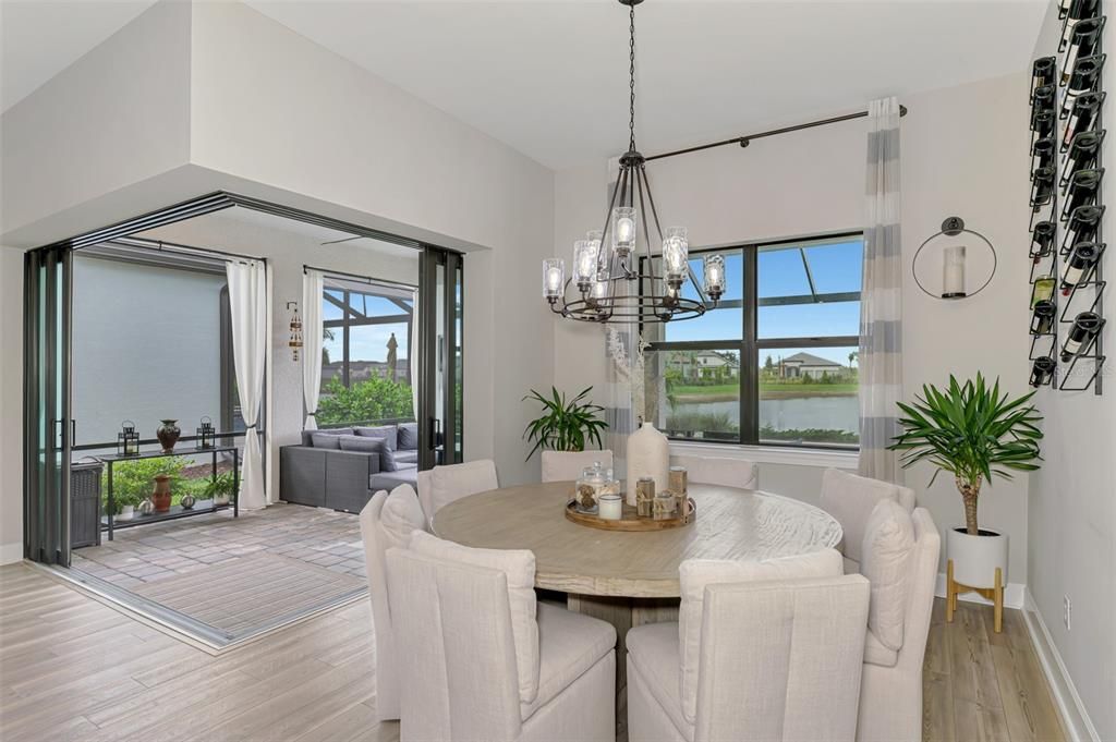 合同活跃: $850,000 (3 贝兹, 3 浴室, 2117 平方英尺)