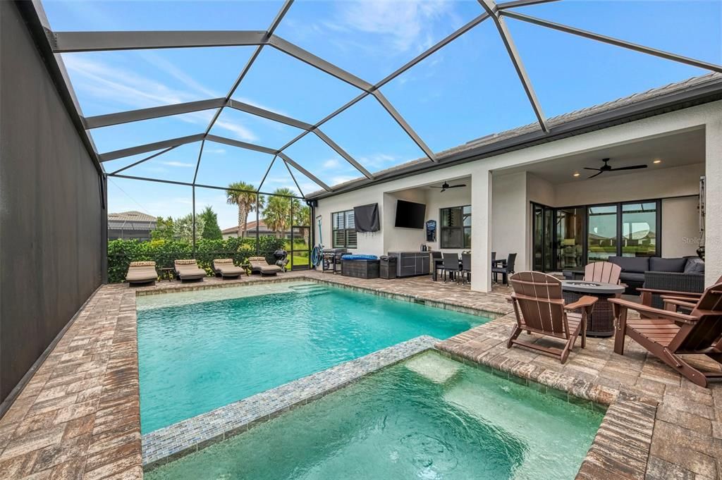 合同活跃: $850,000 (3 贝兹, 3 浴室, 2117 平方英尺)