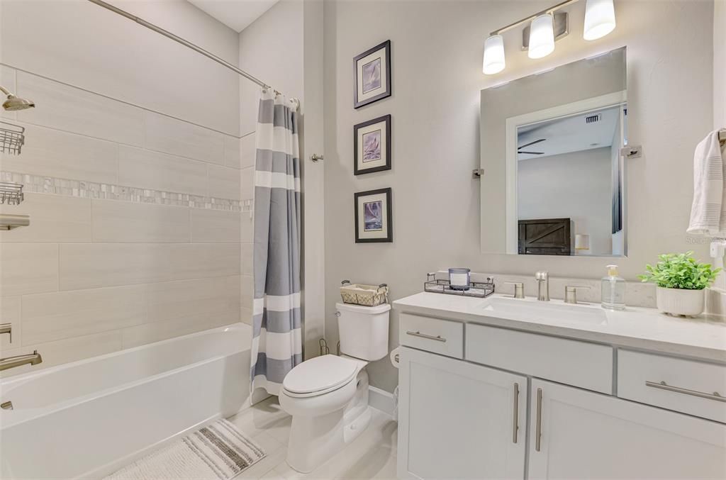 合同活跃: $850,000 (3 贝兹, 3 浴室, 2117 平方英尺)