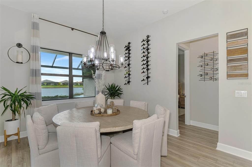 合同活跃: $850,000 (3 贝兹, 3 浴室, 2117 平方英尺)