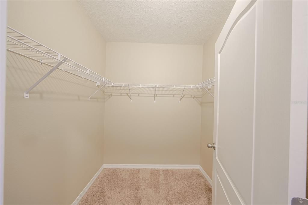 合同活跃: $275,000 (3 贝兹, 2 浴室, 1705 平方英尺)