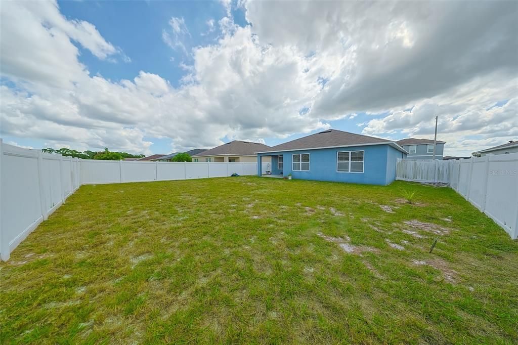 合同活跃: $275,000 (3 贝兹, 2 浴室, 1705 平方英尺)