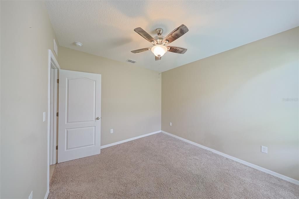 合同活跃: $275,000 (3 贝兹, 2 浴室, 1705 平方英尺)