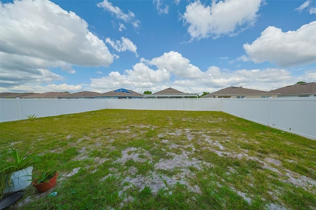 合同活跃: $275,000 (3 贝兹, 2 浴室, 1705 平方英尺)