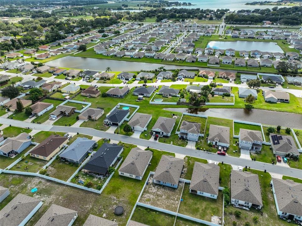 合同活跃: $275,000 (3 贝兹, 2 浴室, 1705 平方英尺)